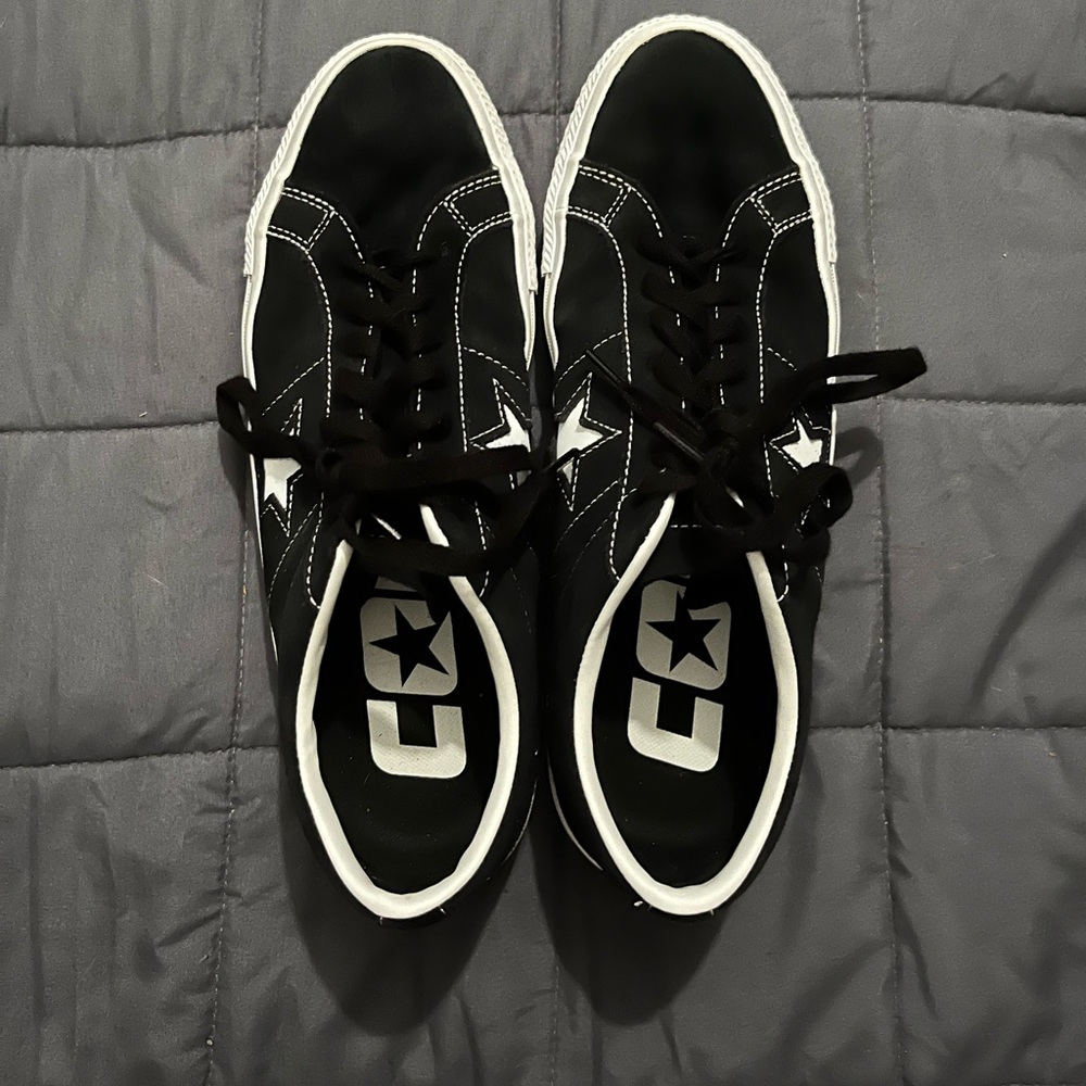 Black converse with white star

Size 11 in US men’s

Only worn 6 times
